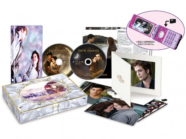 Japanese Twilight/New Moon DVD box includes a movie on microSD 