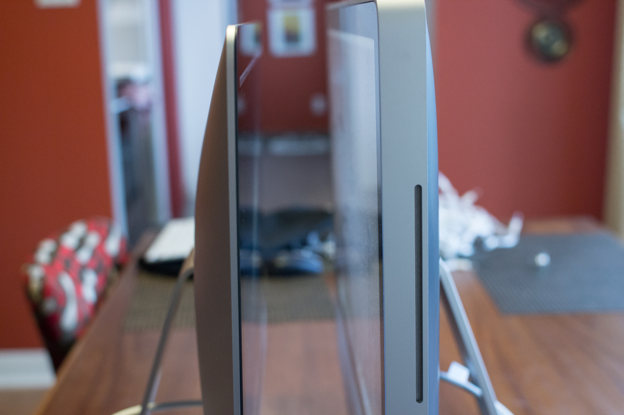 2008 iMac (right) and 2012 iMac (left) thickness comparison
