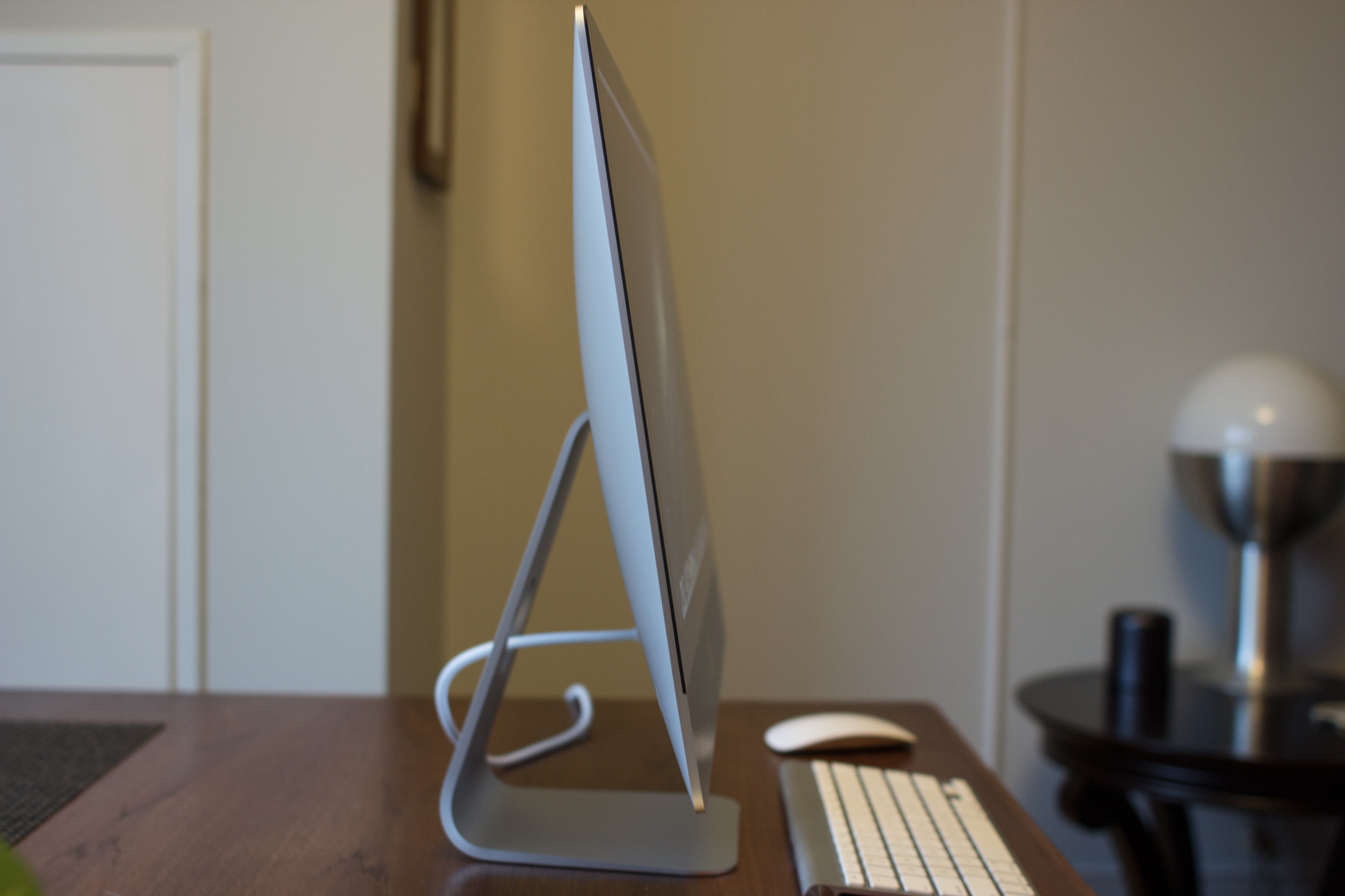 21.5-inch 2012 iMac, side view