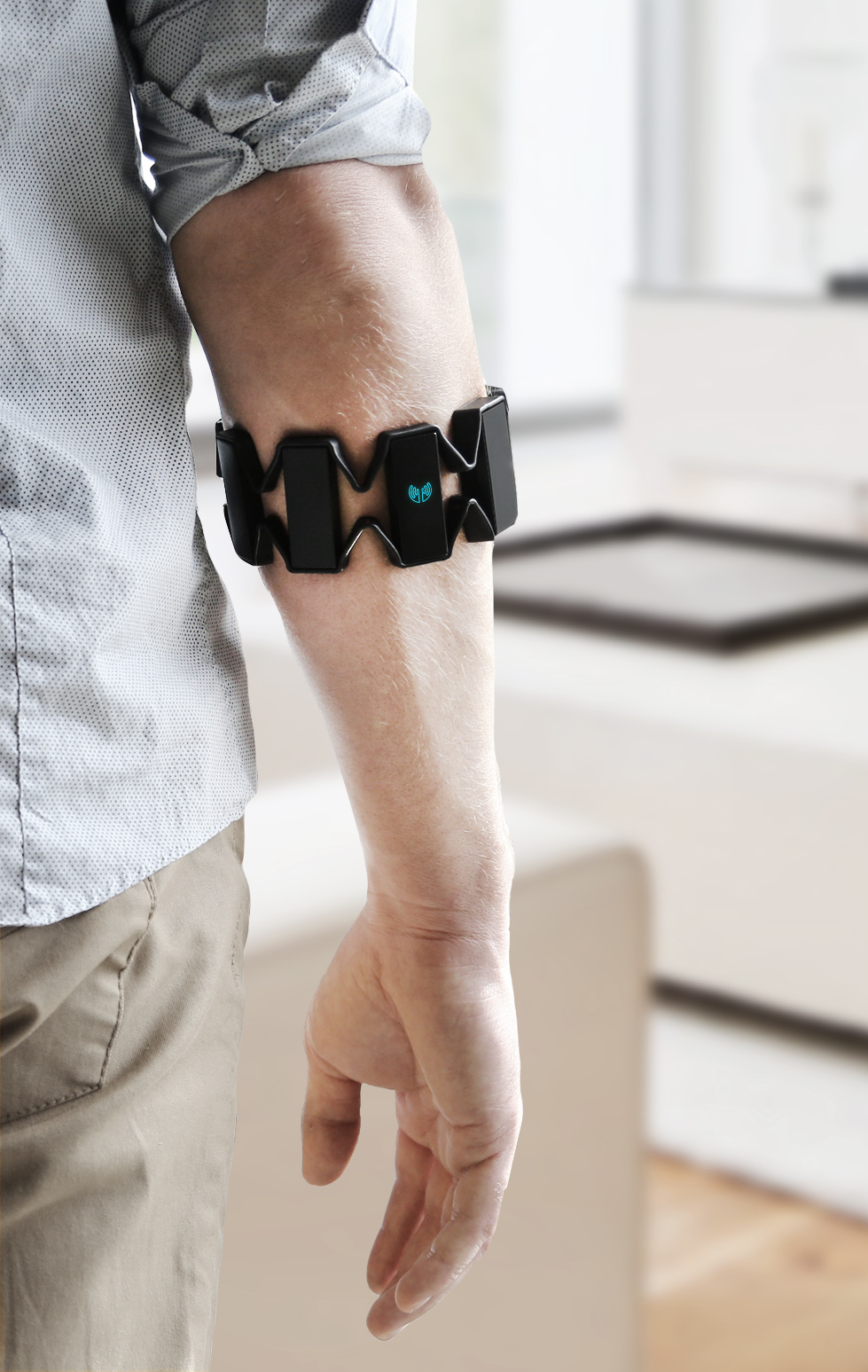 stortbui collegegeld voering Thalmic Shows Off The Final Design For The Myo Gesture Control Armband |  TechCrunch