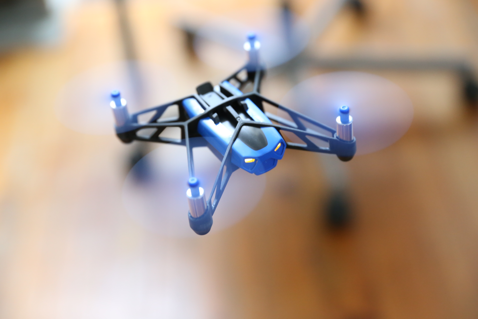 Parrot Jumping Sumo And Rolling Spider Bots Best For Drone Newcomers TechCrunch