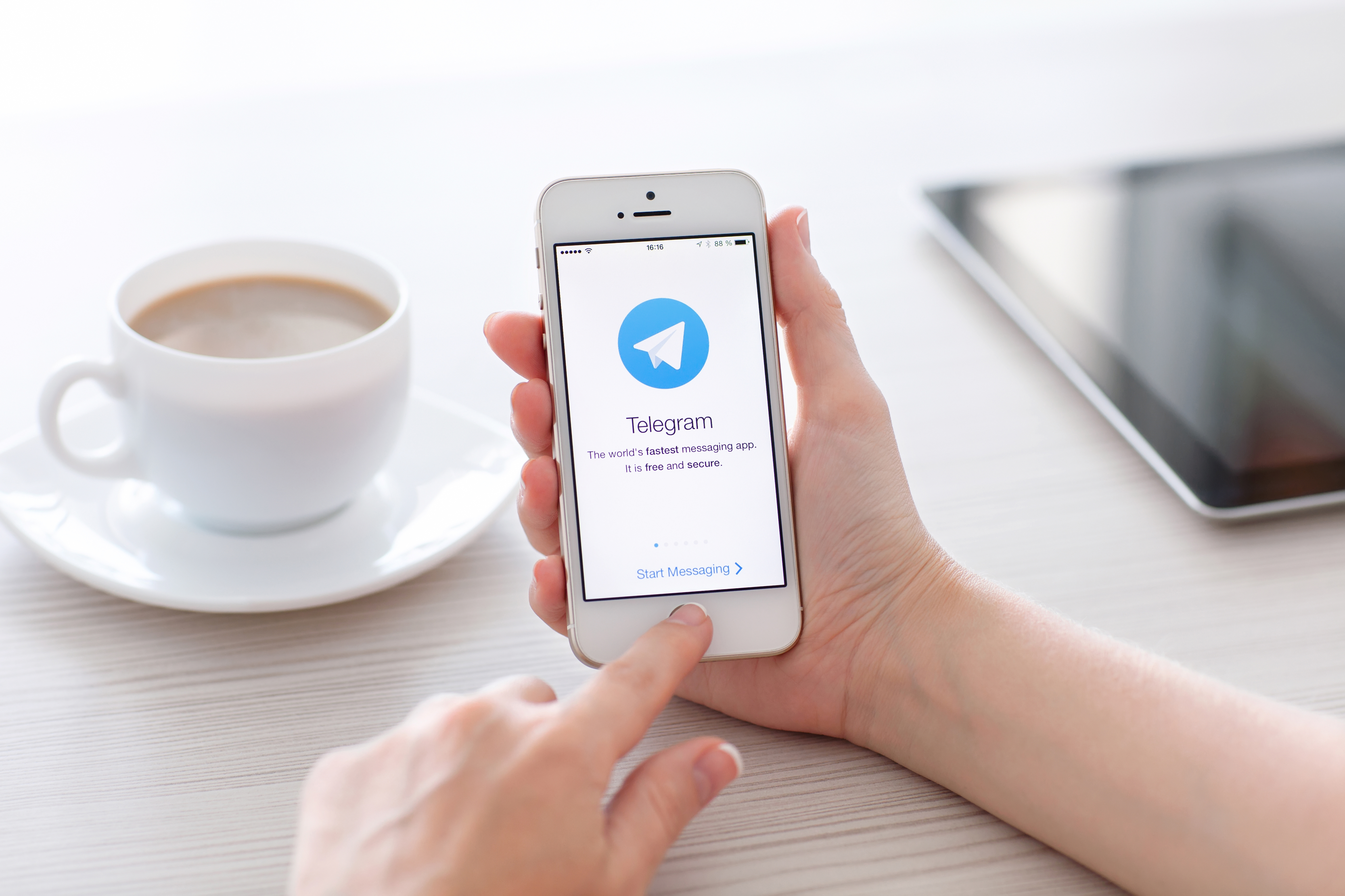 Bekerja dan Belajar Dari Rumah Jadi Lebih Seru dengan Telegram Terbaru