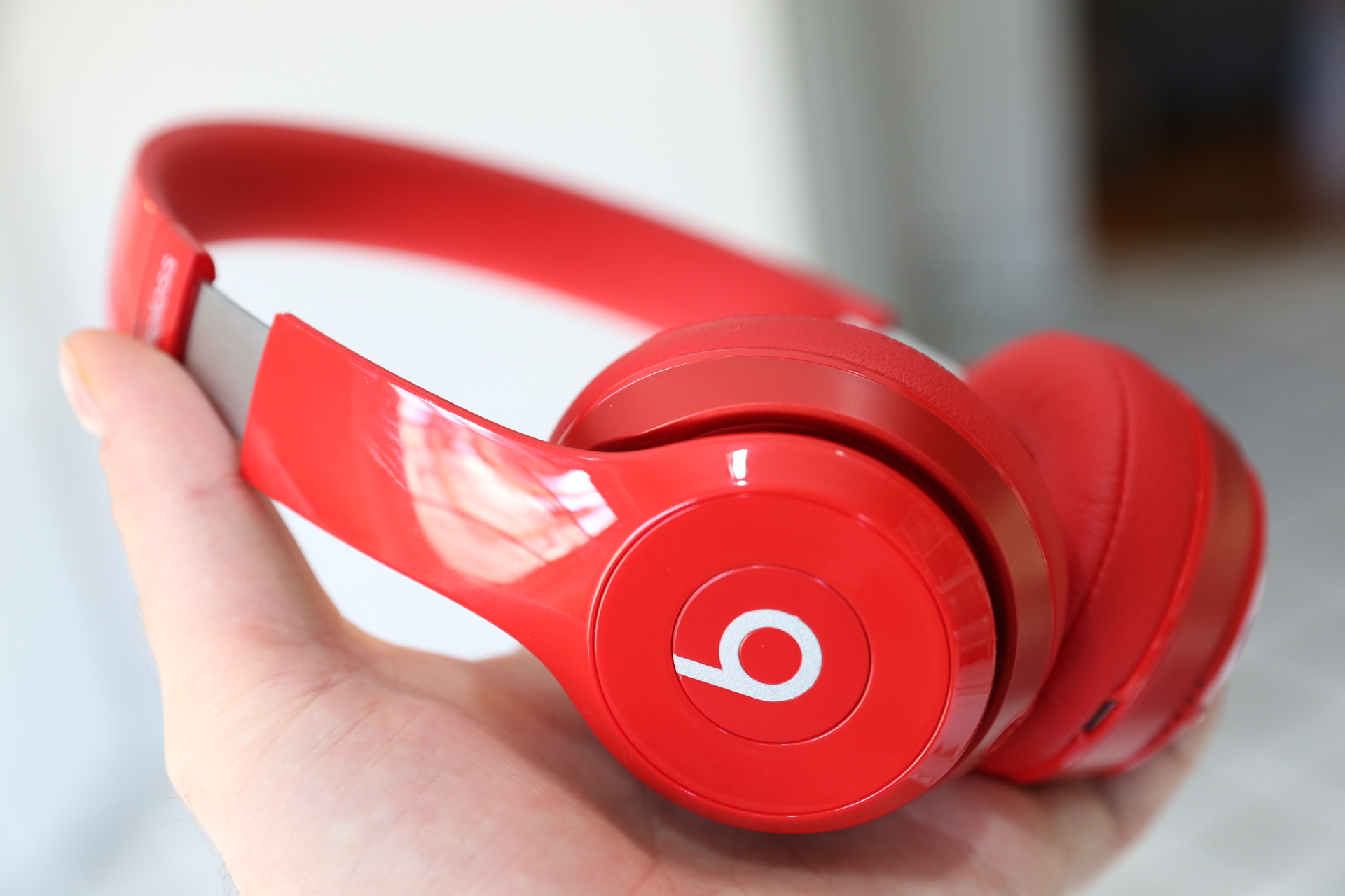 beats solo 2 wireless red