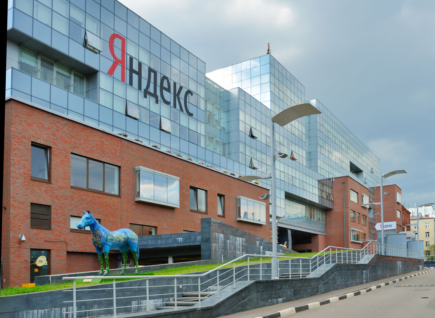 Yandex signs deal with VK to sell its media products
