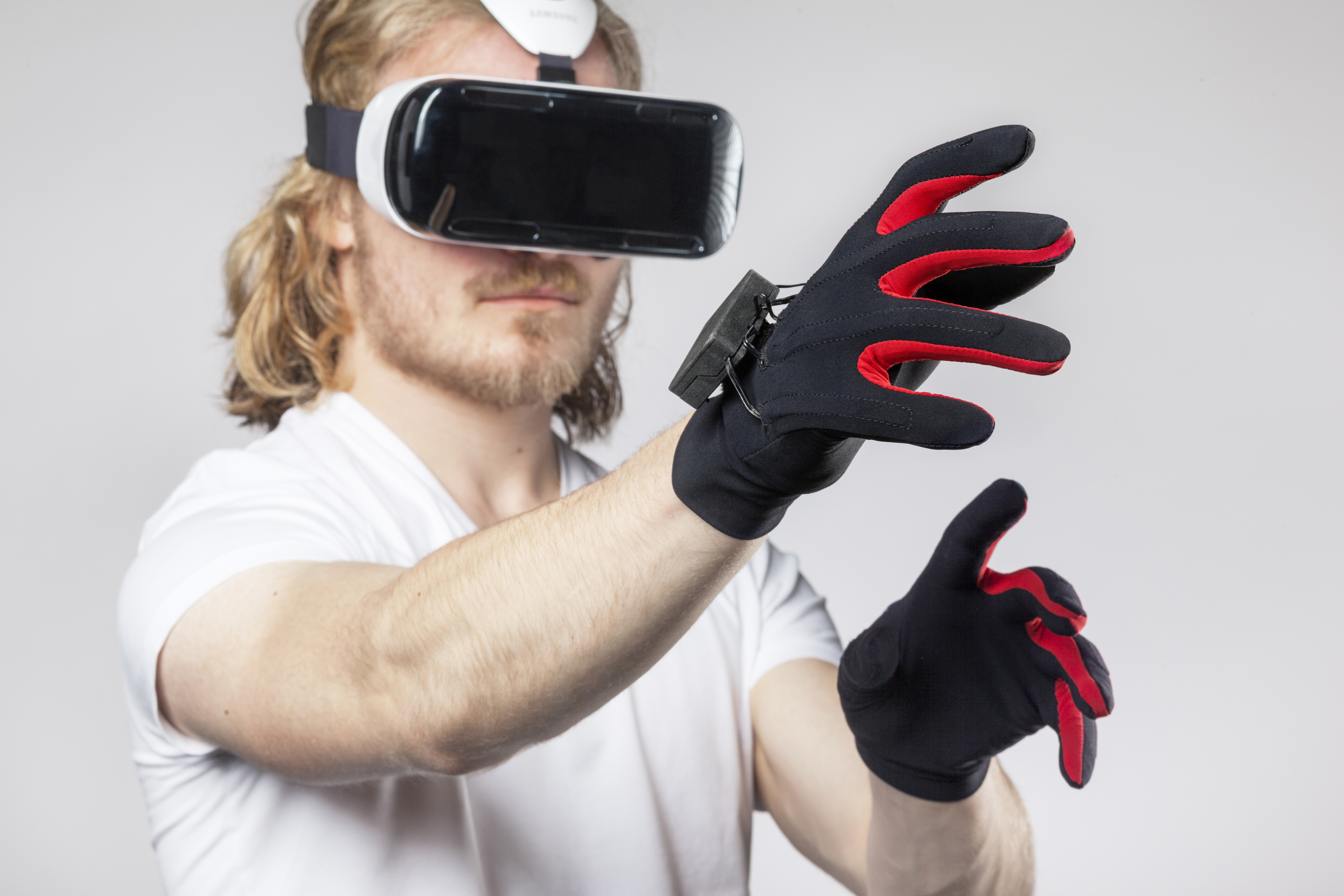 Manus Machina Is Building Gaming Gloves For Vr Techcrunch