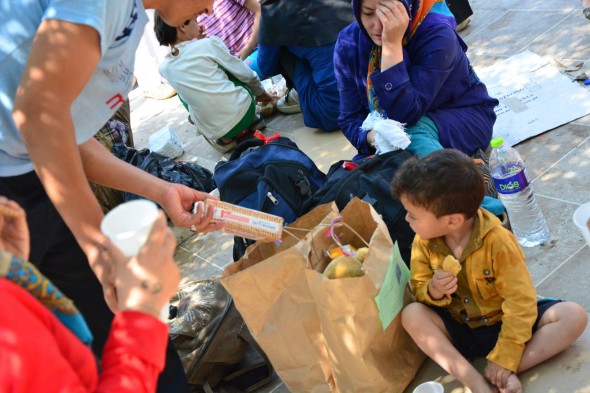 samos_refugee-children-with-snacks1-590x393