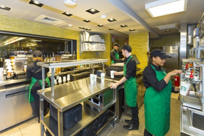 Starbucks_Green_Apron_Delivery_-_Empire_State_Building_(6)