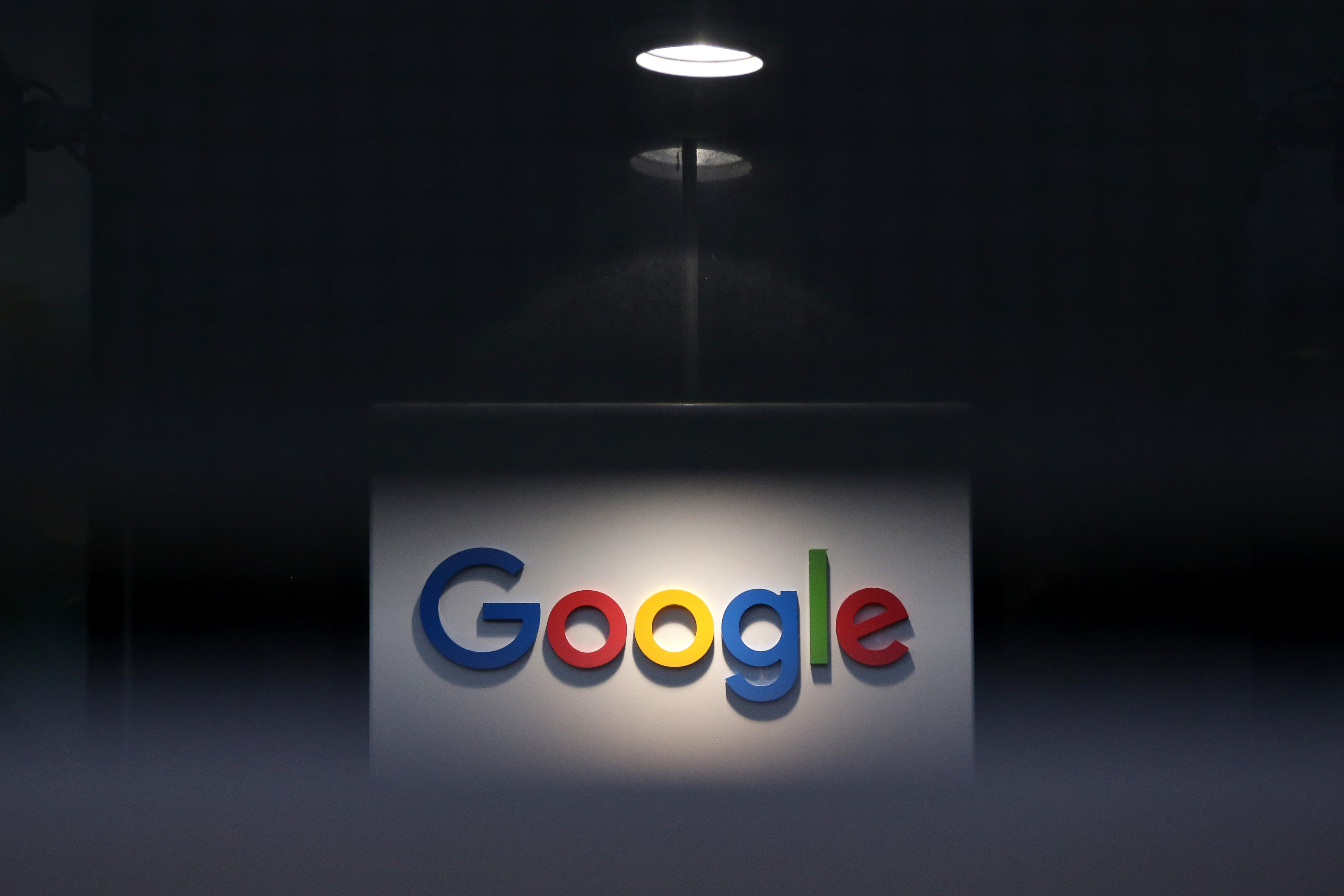 Google fined 2M in France for breaching antitrust order to negotiate copyright fees for news snippets