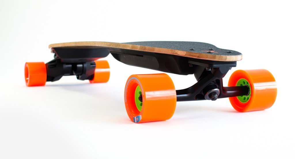 v2 electric skateboards go 12 miles with swappable batteries |
