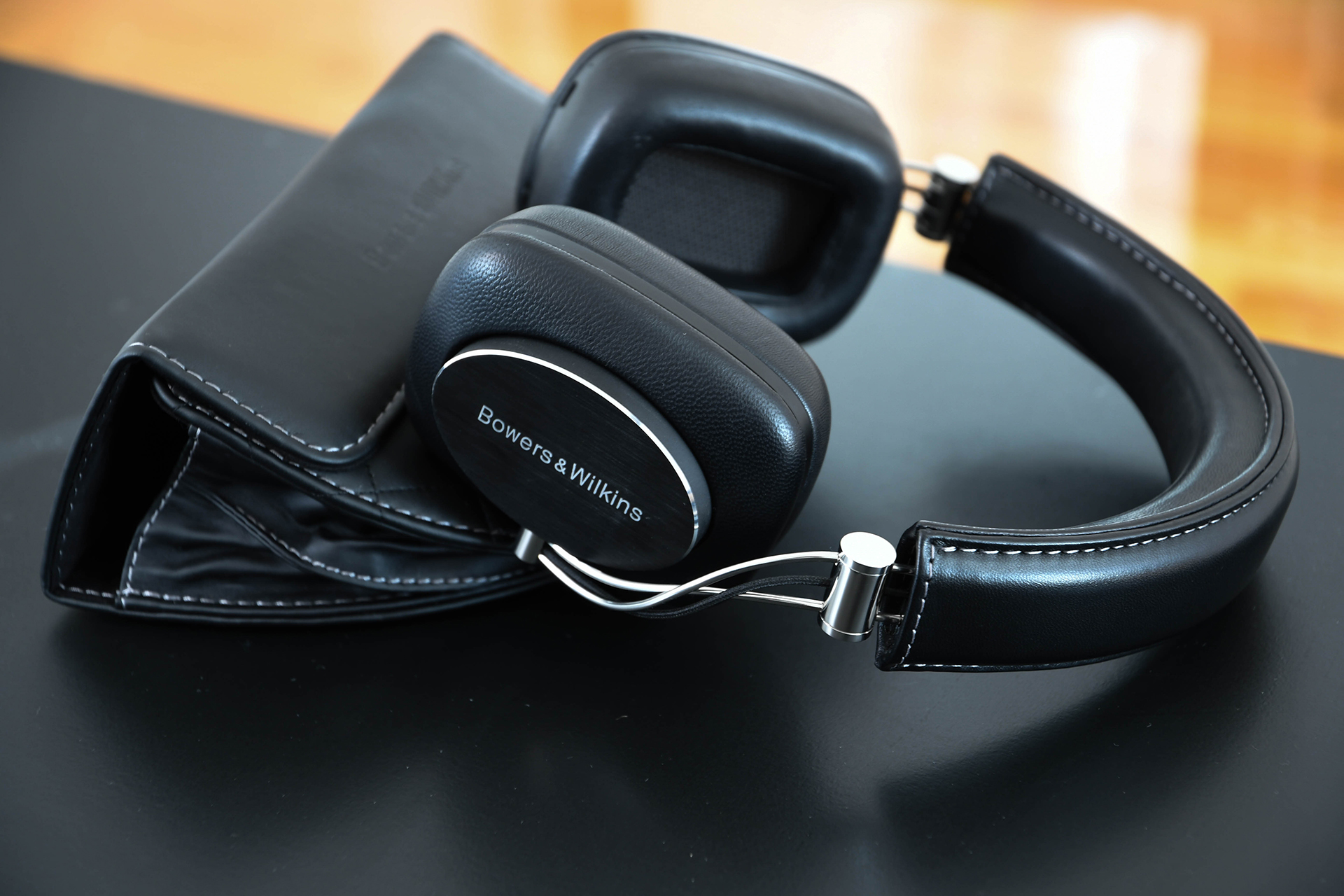 Bower & Wilkins' P7 wireless headphones are all luxe and great 