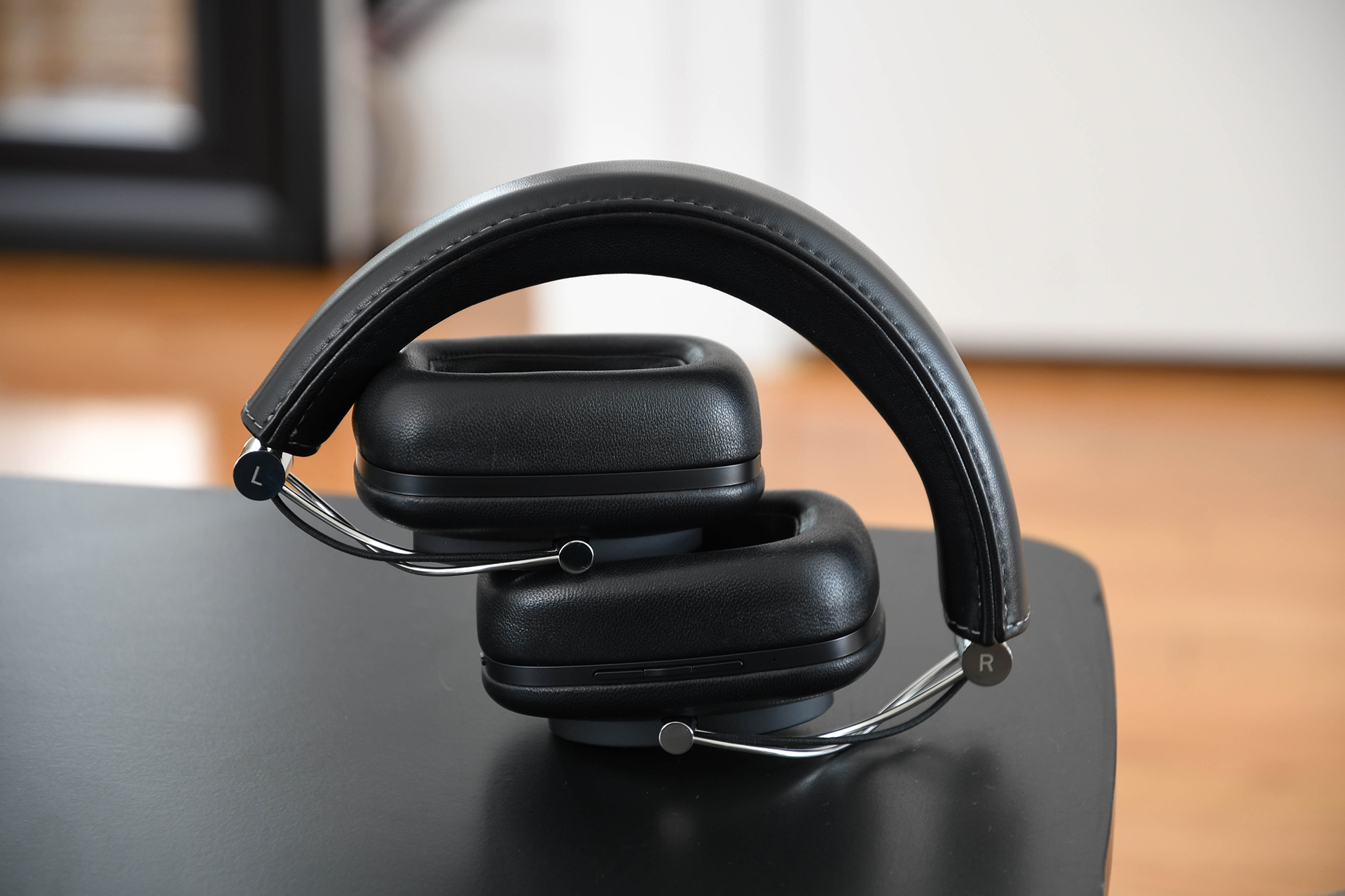 Bowers & Wilkins P7 Wireless review: A luxury headphone that looks as good  as it sounds - CNET