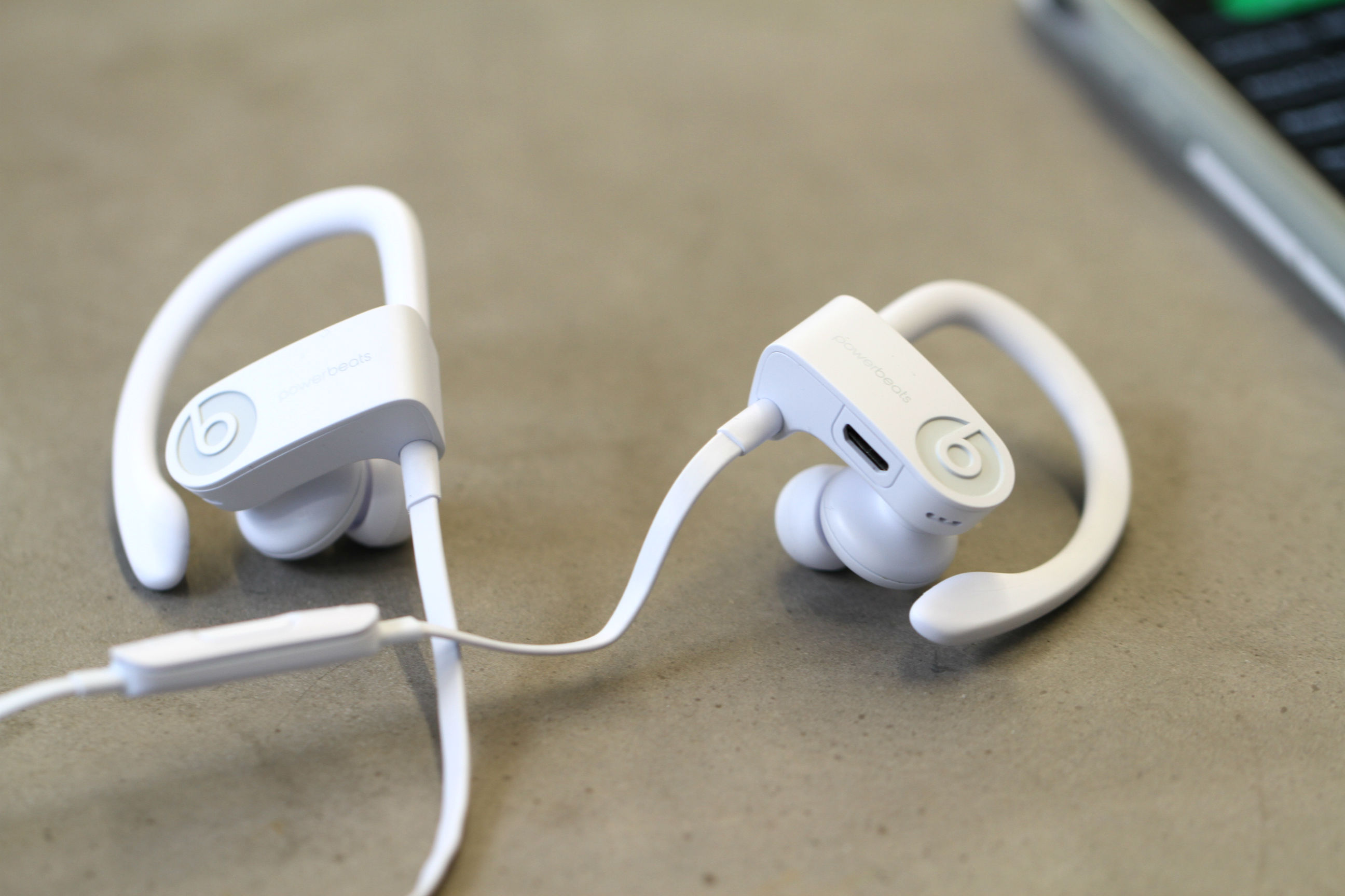 how to connect powerbeats3 to iphone