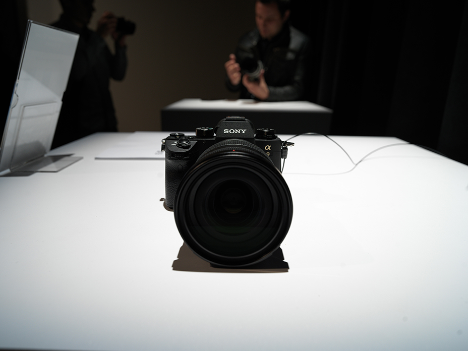 Mittens Real feel Sony debuts the new Alpha 9 mirrorless camera with 20fps continuous  shooting | TechCrunch
