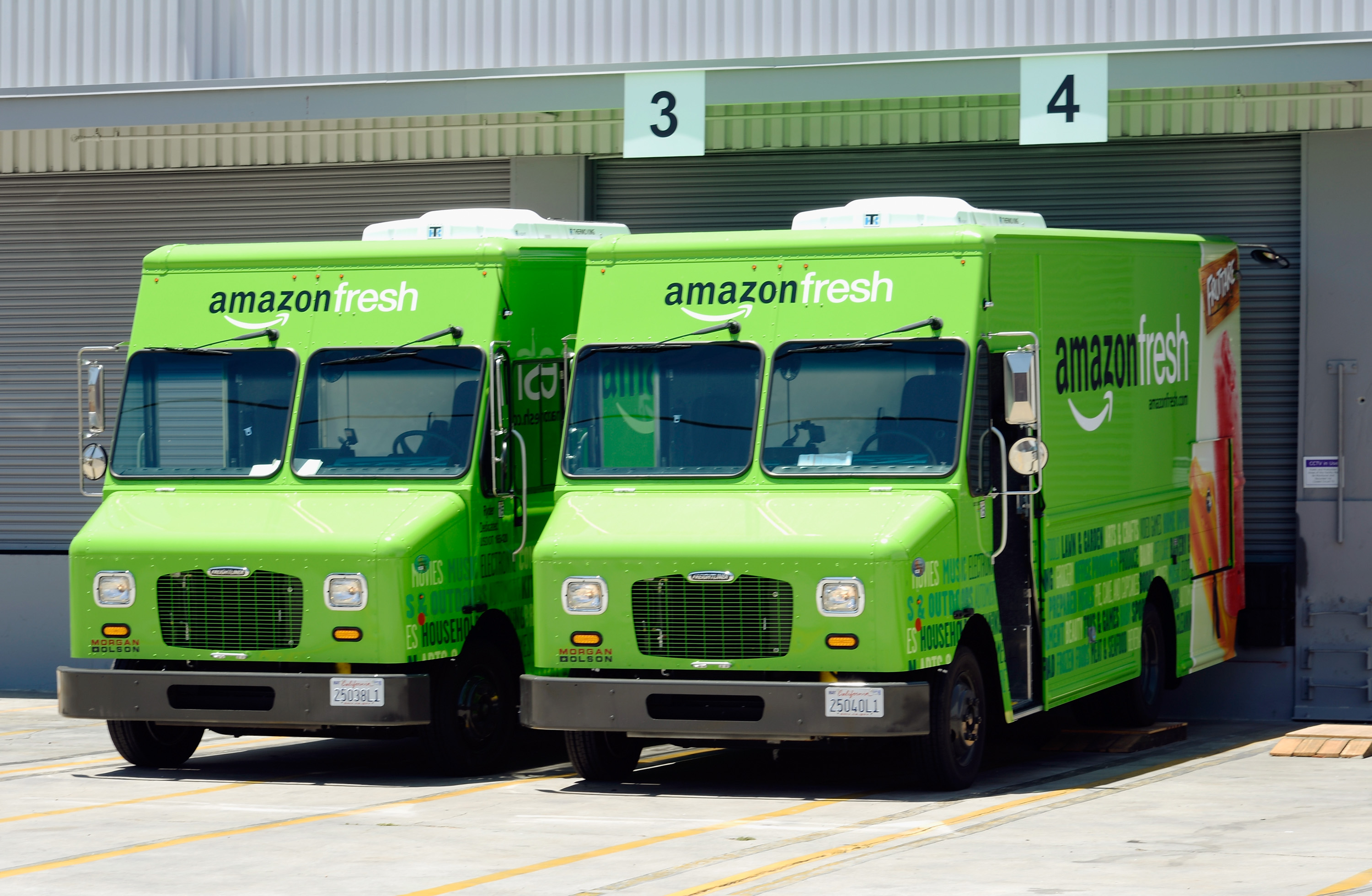 Amazon opens its grocery delivery service to Amazon ...