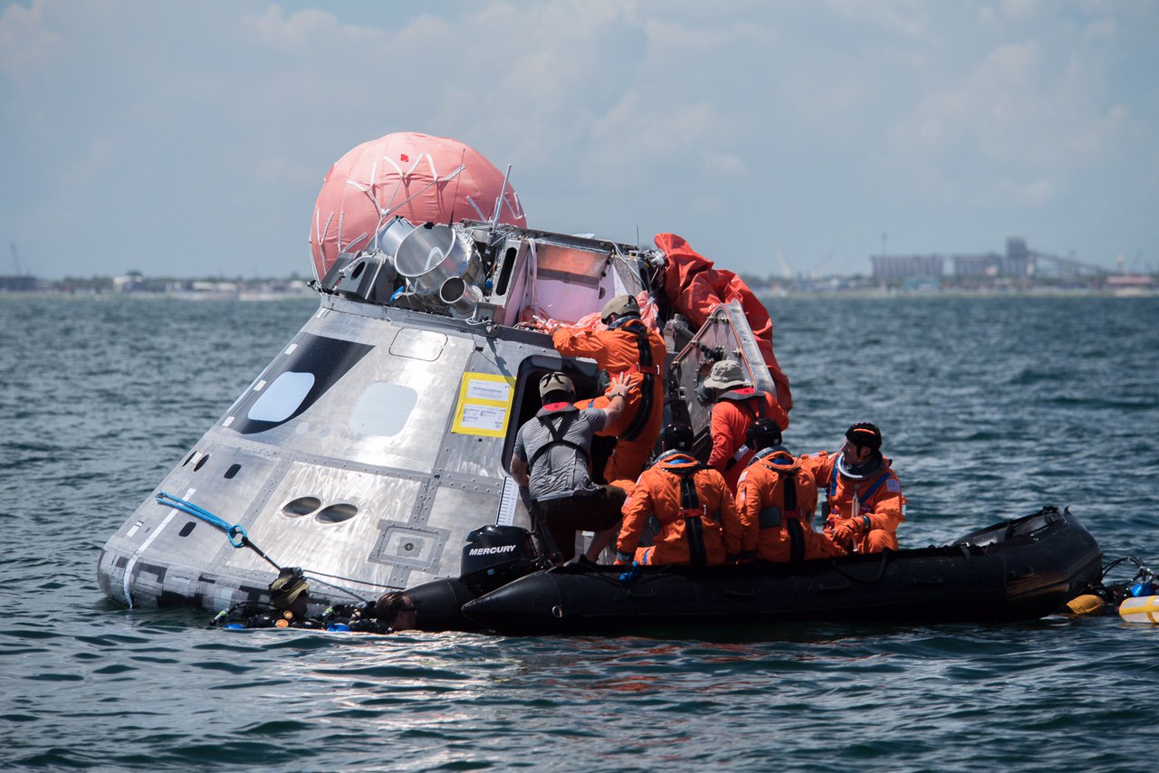 NASA tests astronaut ocean exit process for Orion crew capsule ...