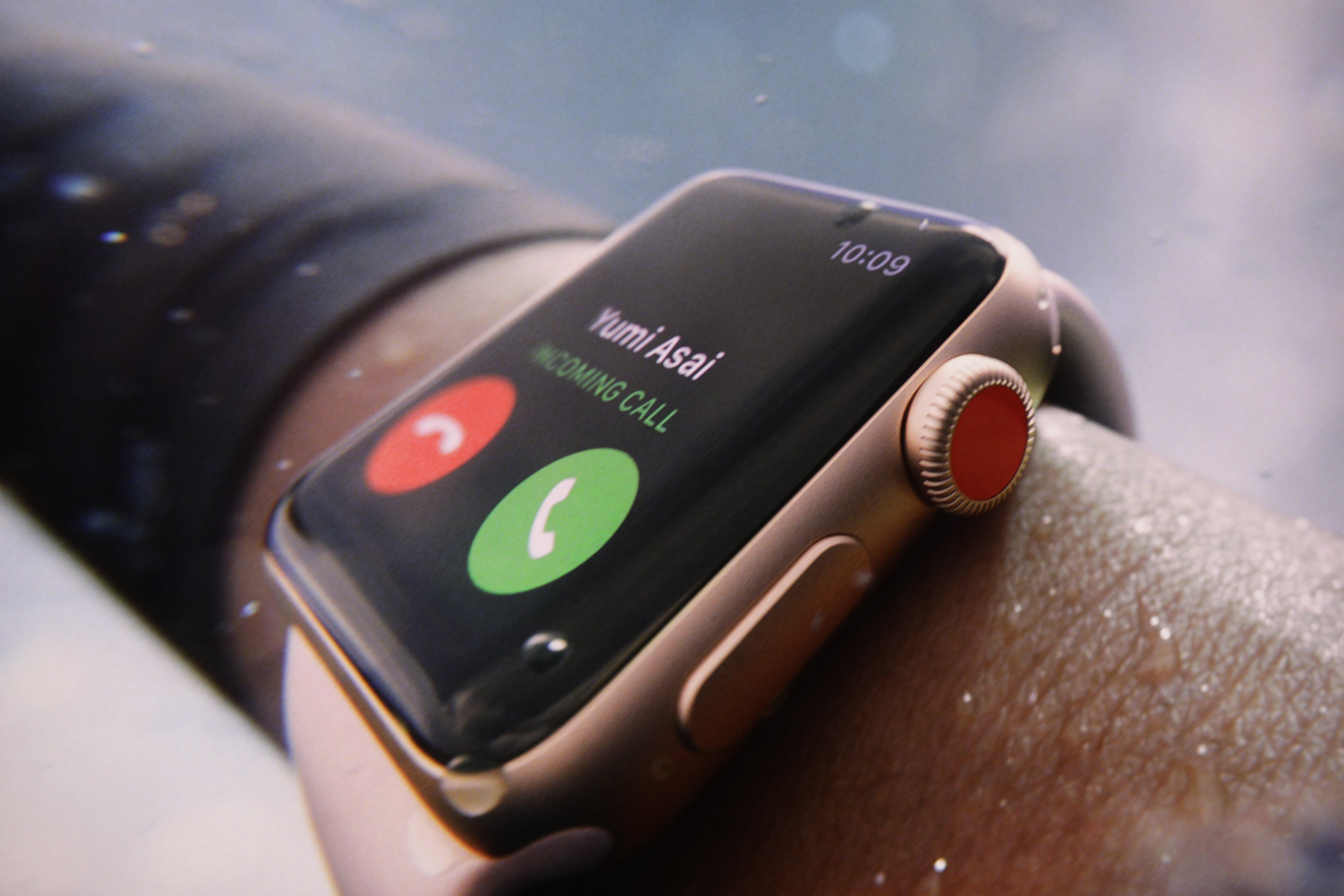 Does Apple Watch LTE need SIM card?