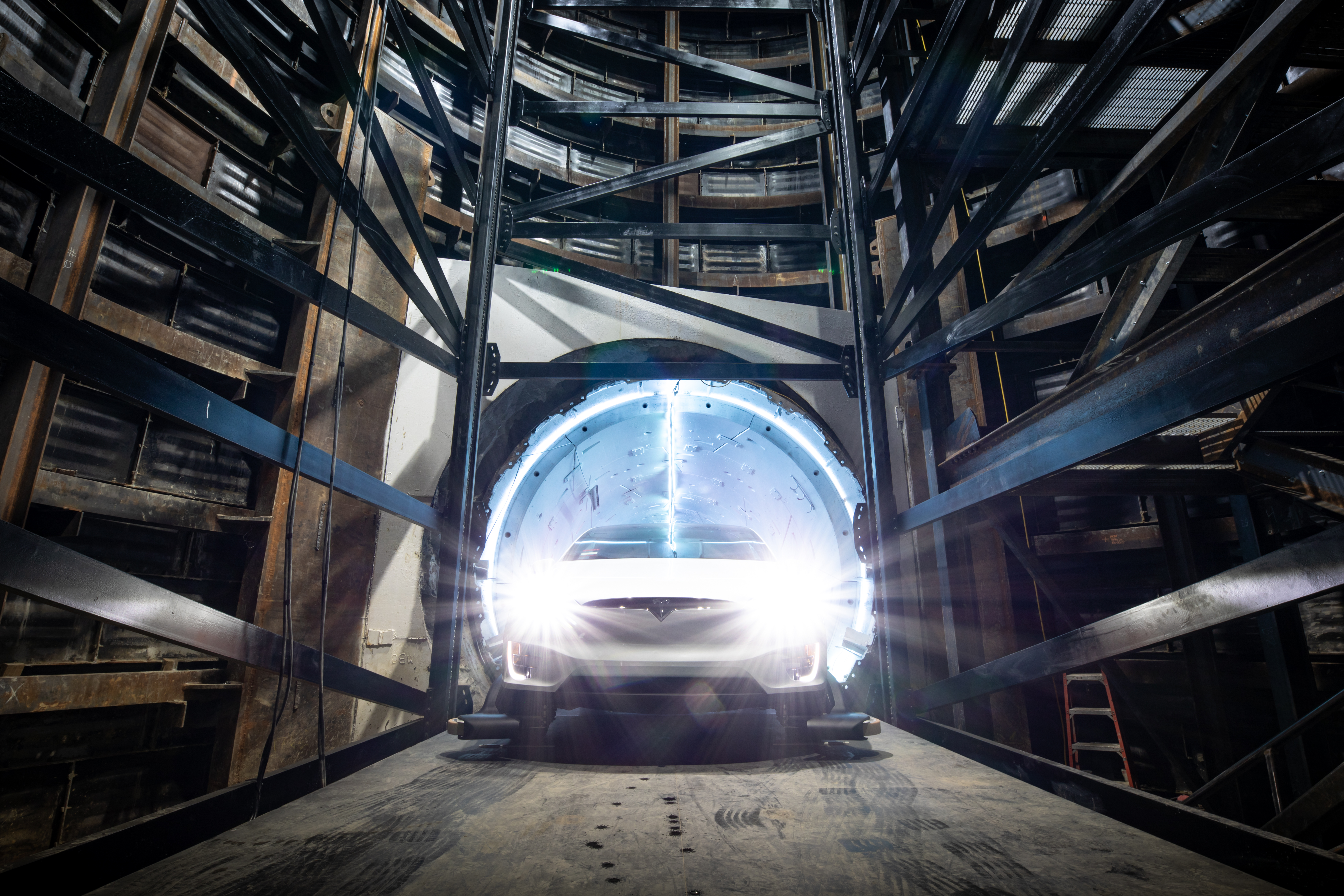 Musks Tunnelsystem mit Autonomen E-Autos: Loop