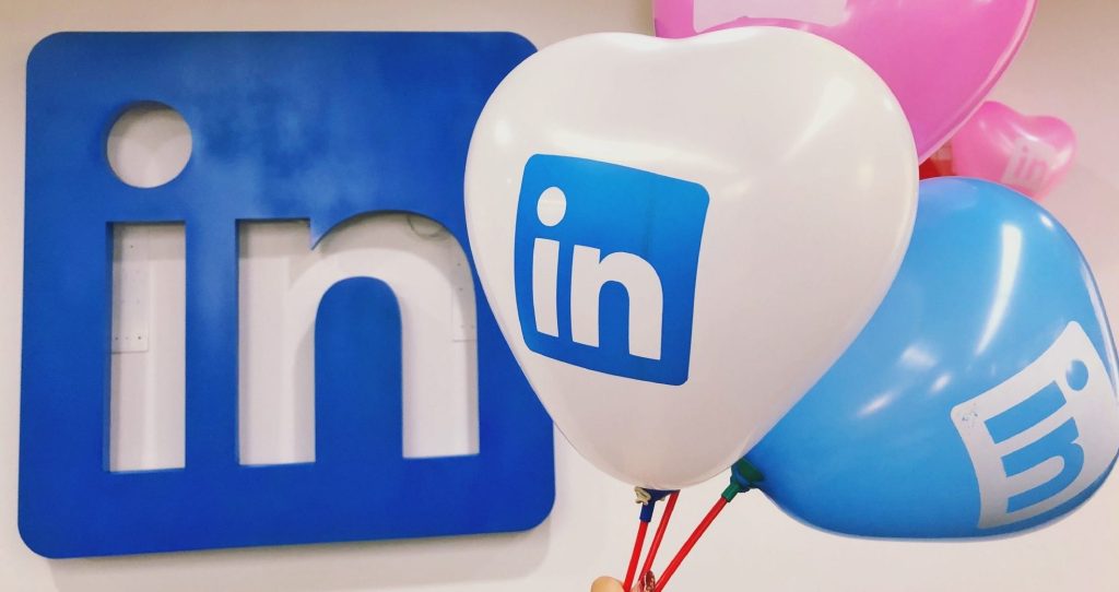 LinkedIn Cina, il logo sui palloncini