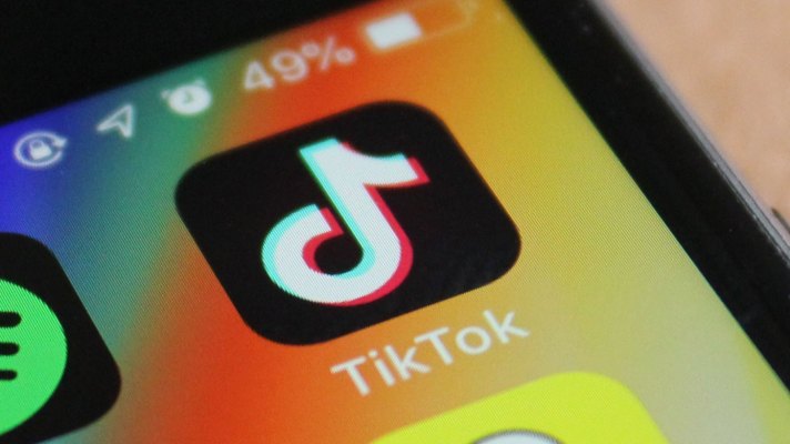 photo of TikTok tops the iOS App Store for the fifth quarter in a row image