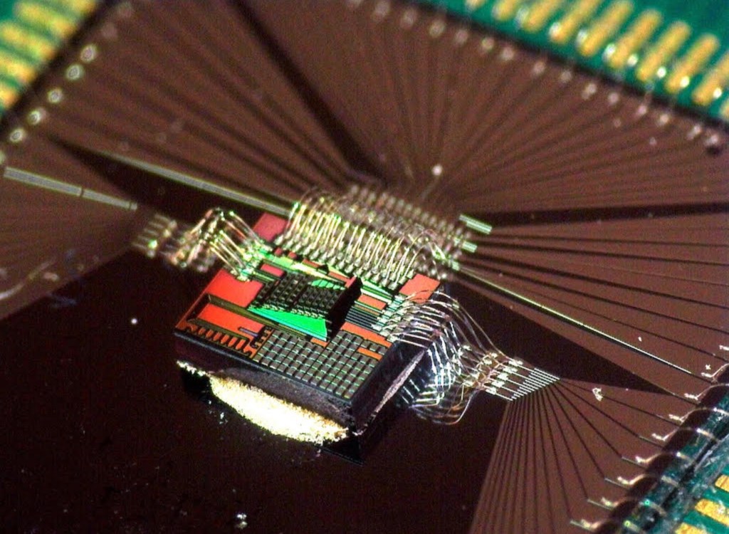 Luminous-computing-chip-prototype