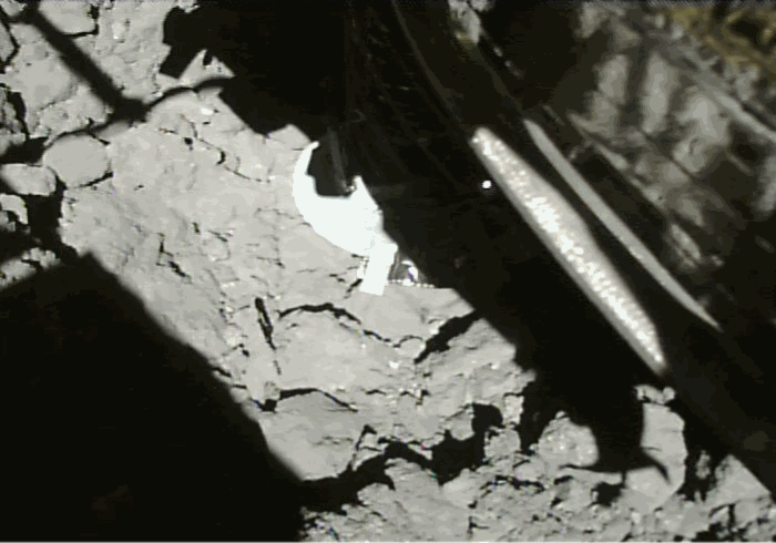 GIF of the Hayabusa probe crashing into the asteroid Ryugu.
