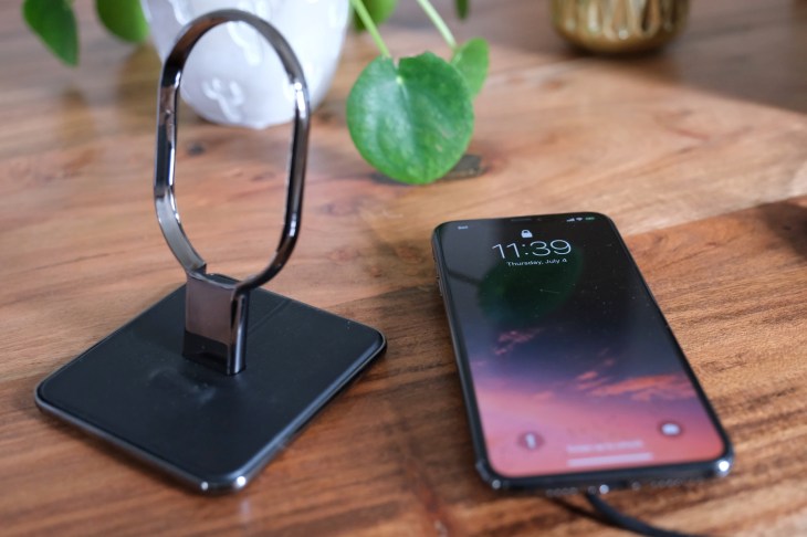 Twelve South’s HiRise Wireless is a Super Versatile Wireless Smartphone Charger