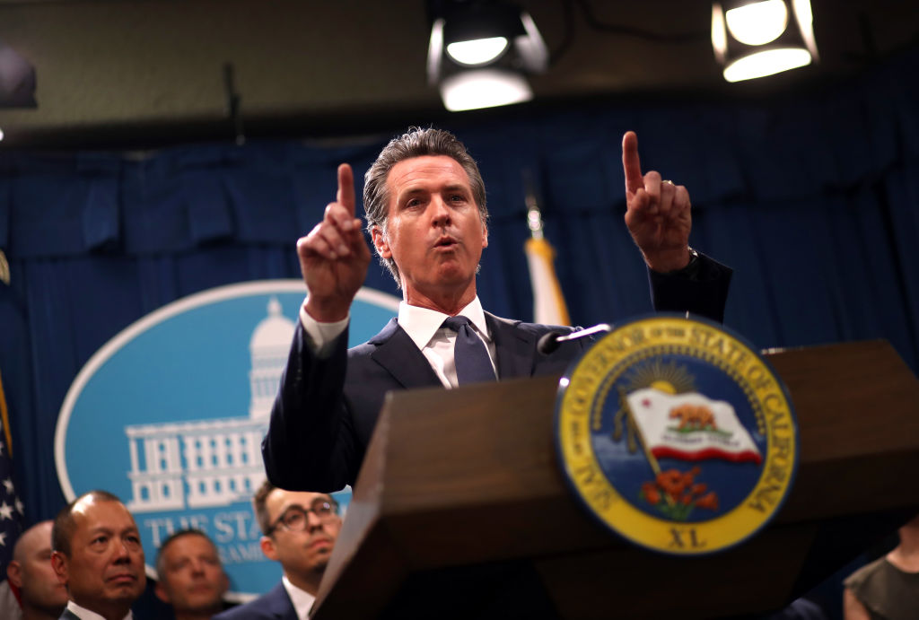 Photo of California governor vetoes bill to ban driverless AV trucks | TechCrunch