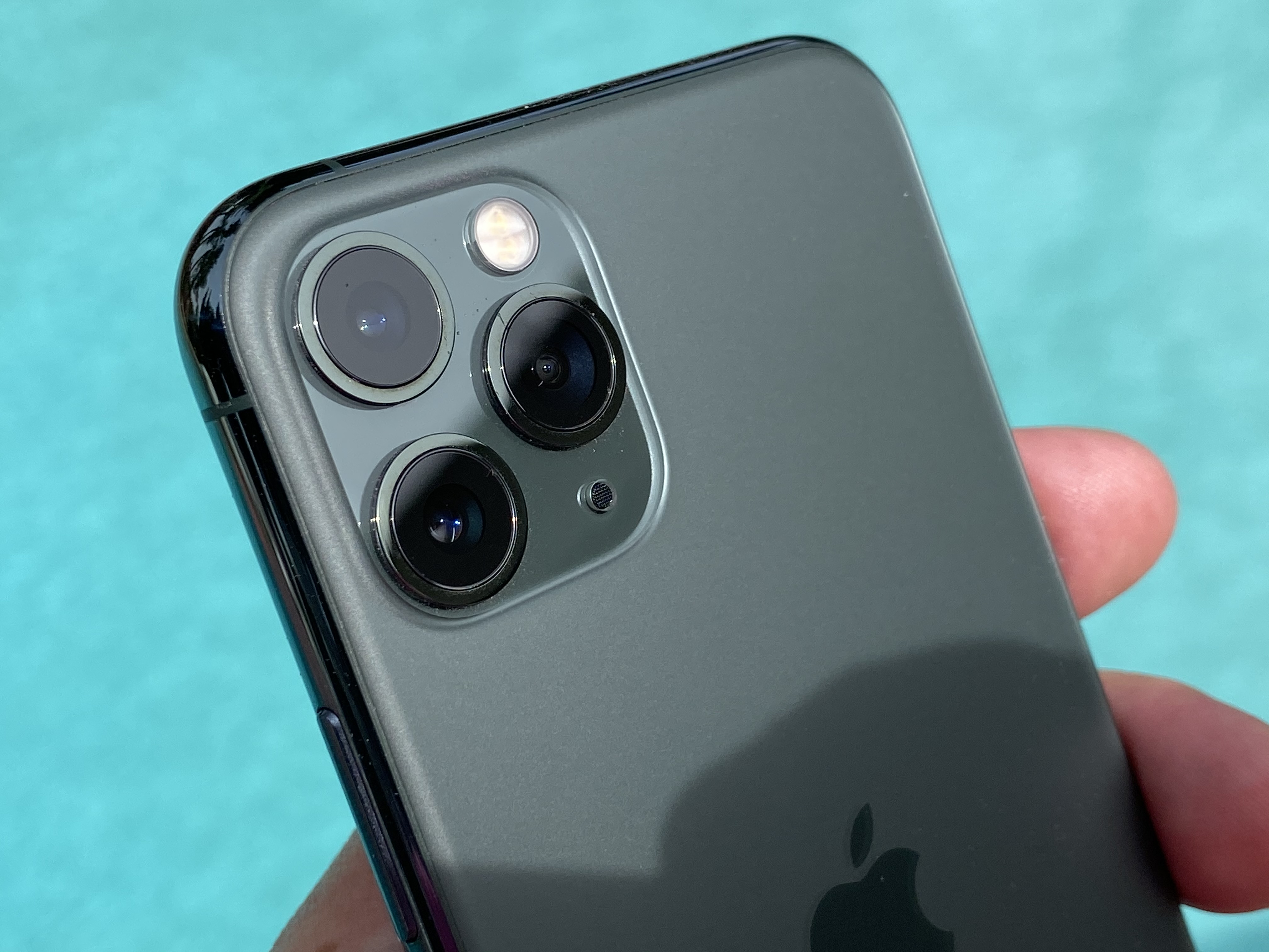 Review The Iphone 11 Pro And Iphone 11 Do Disneyland After Dark