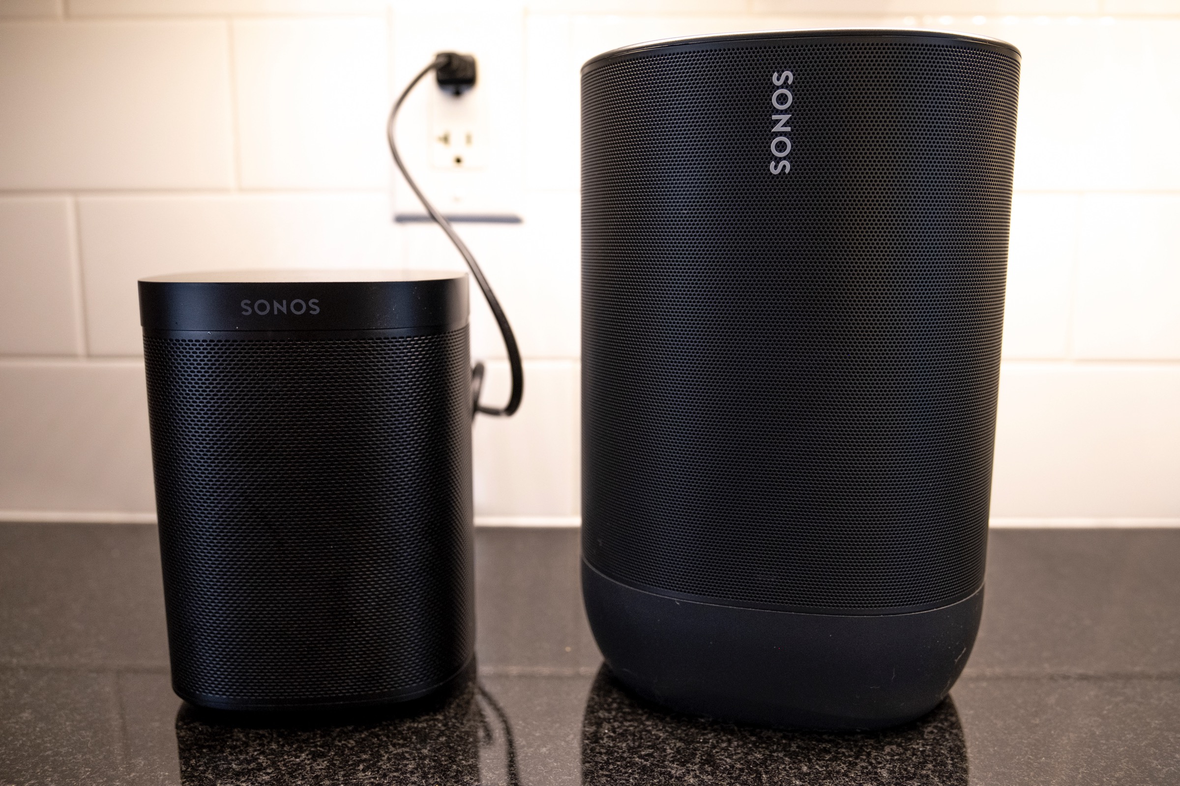 Følsom Få Lignende The portable $399 Sonos Move is like having two great speakers in one |  TechCrunch