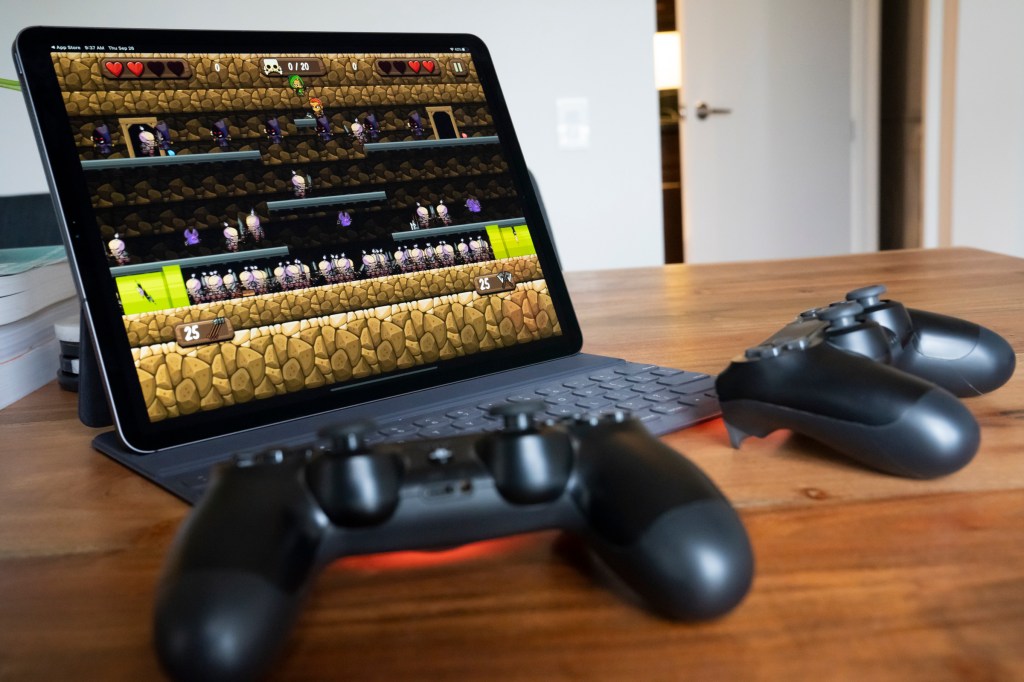 Apple’s iOS and iPadOS 13 support multiple PS4 or Xbox One controllers, which could be huge for Arcade