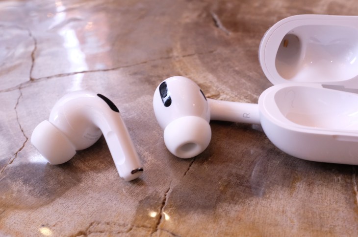 blok Skelne Dødelig Apple acknowledges AirPods Pro issues, will replace those that crackle and  rattle | TechCrunch