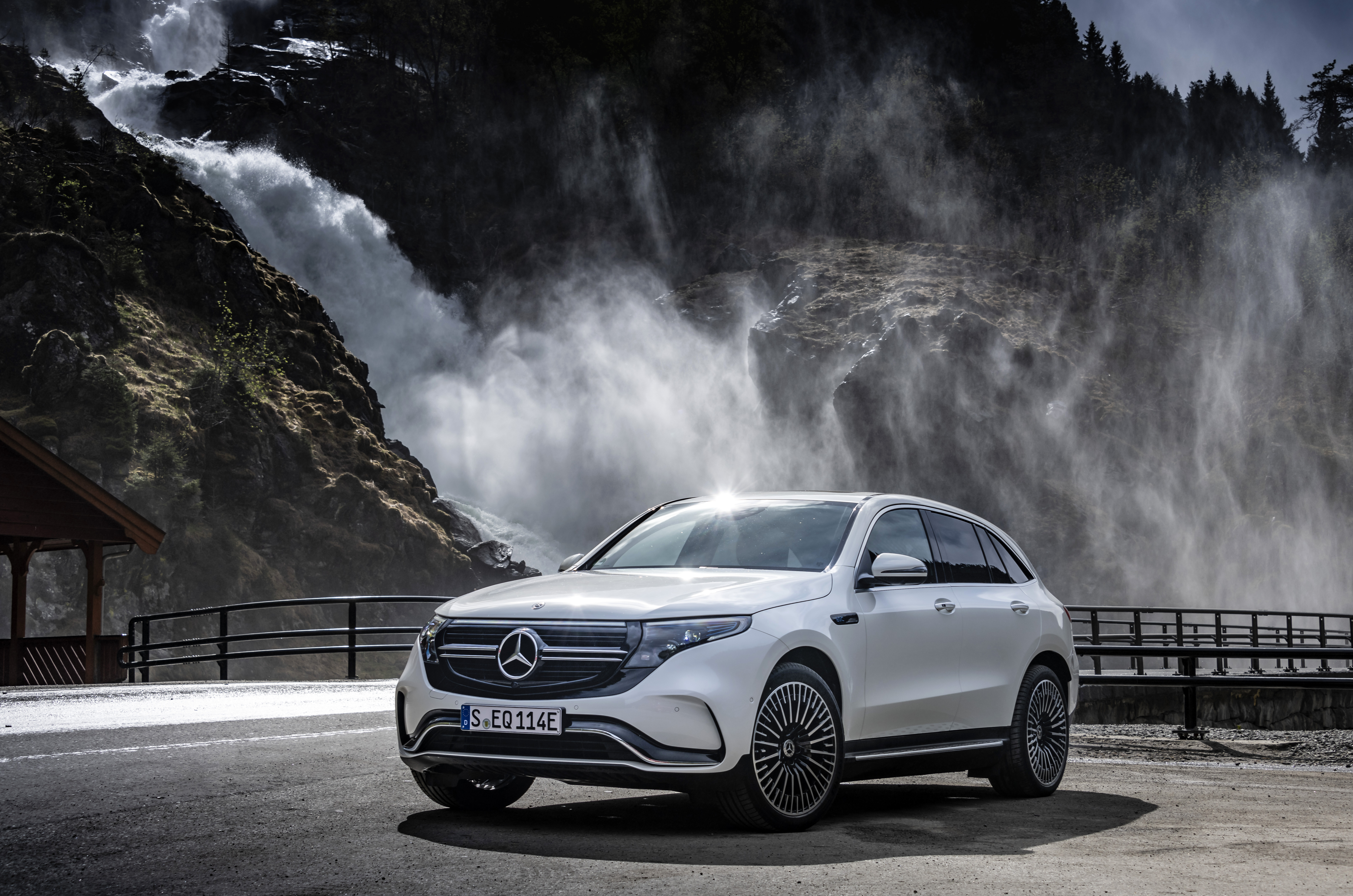 Mercedes Prices Its All Electric Eqc Crossover At 67 900 Techcrunch