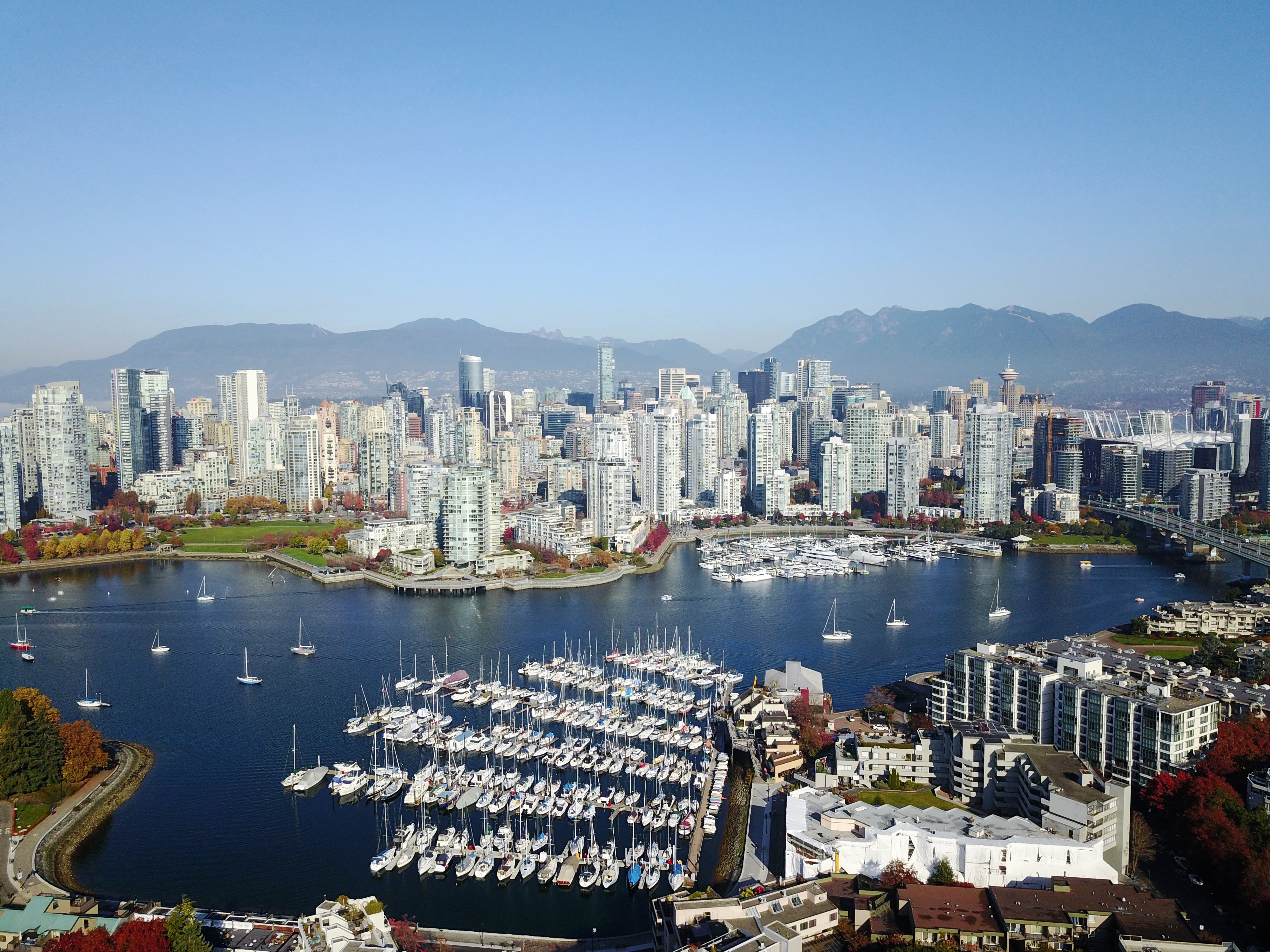 Vancouver Skyline, (lee robinson) unsplash