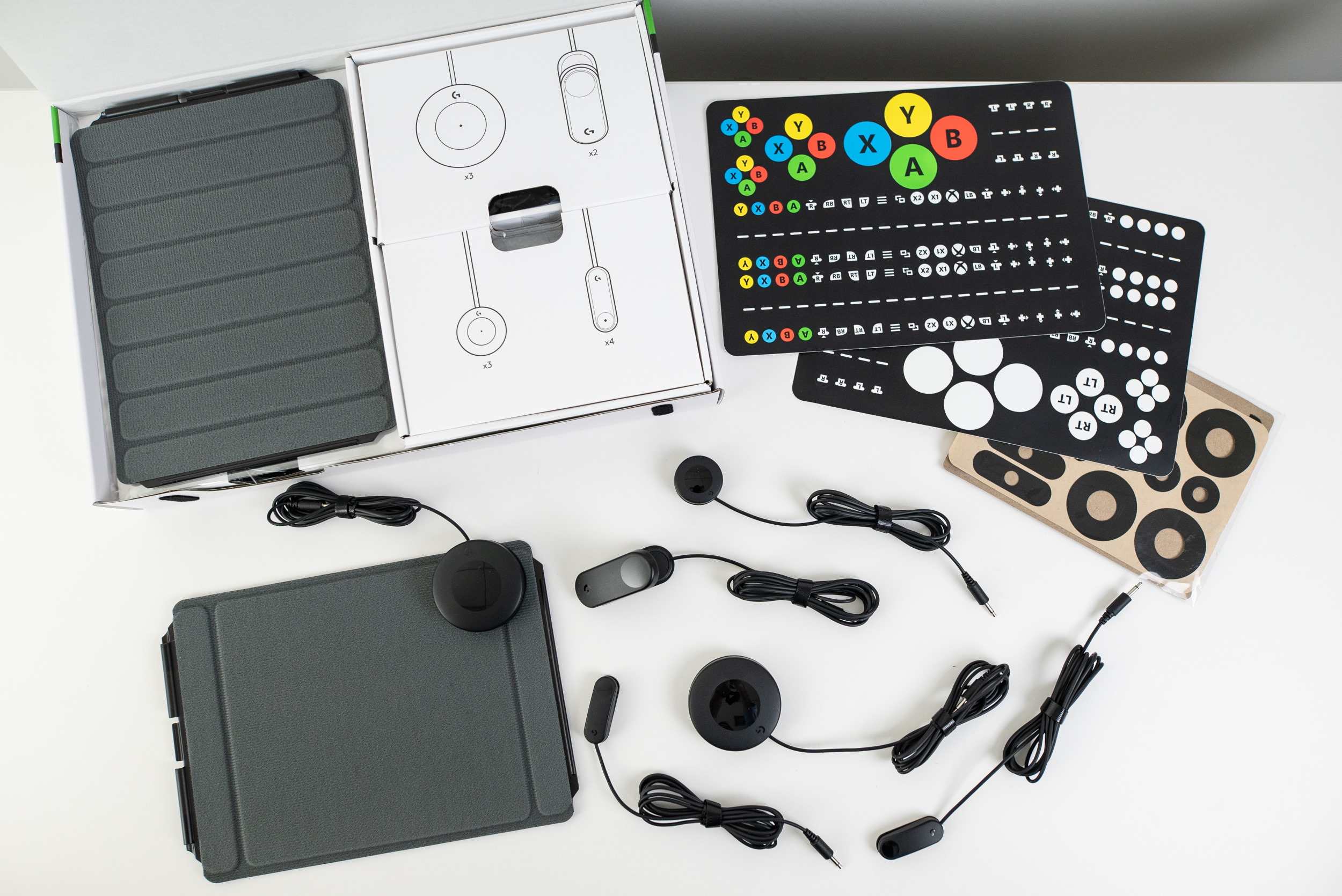 auxiliar implicar Salón Logitech accessory kit makes the Xbox Adaptive Controller even more  accessible | TechCrunch