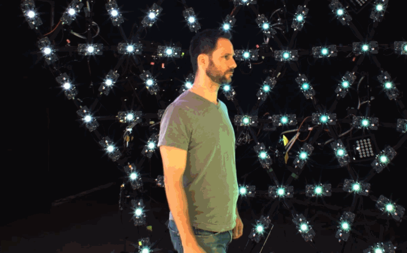 LED-сфера размером с комнату создает виртуальные 3D-модели людей