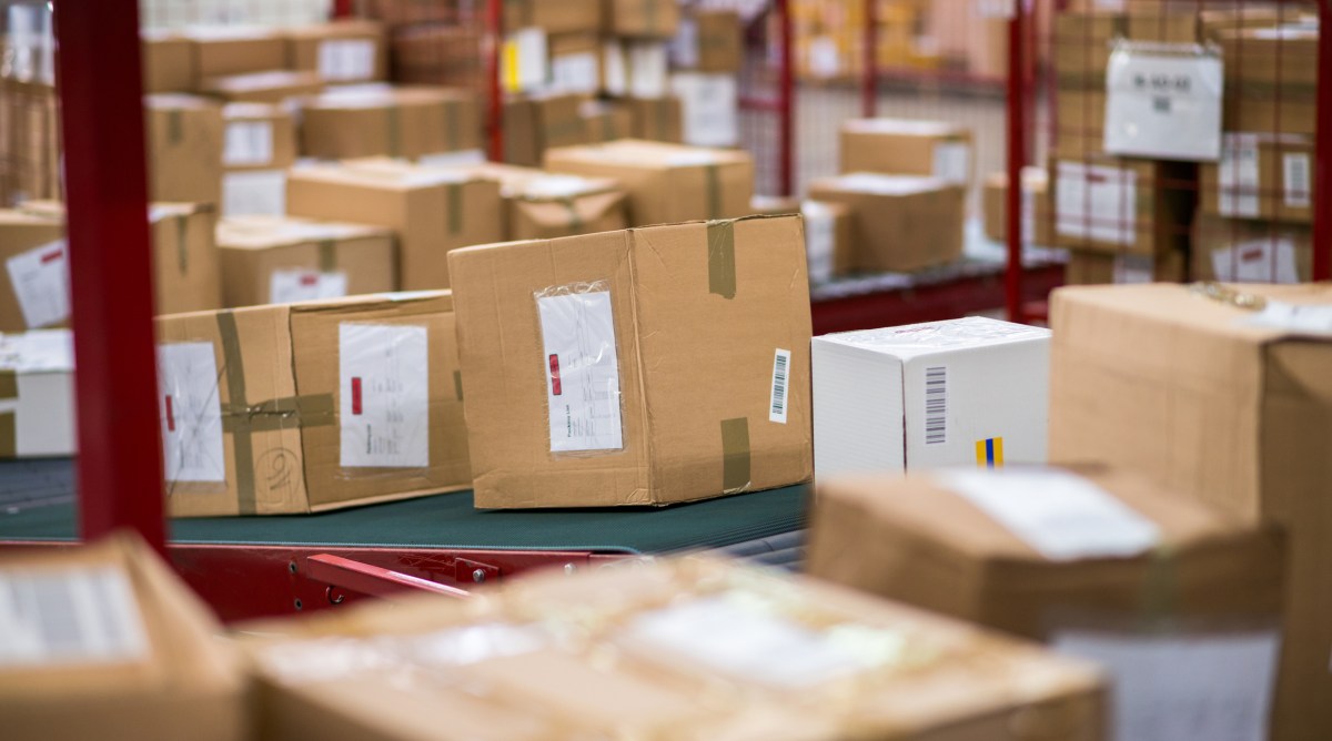 LimeLoop’s sleek reusable mailers seek to replace cardboard boxes