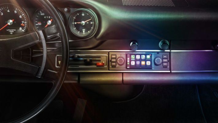 Porsche unveils CarPlay-equipped radios for vintage Porsches thumbnail