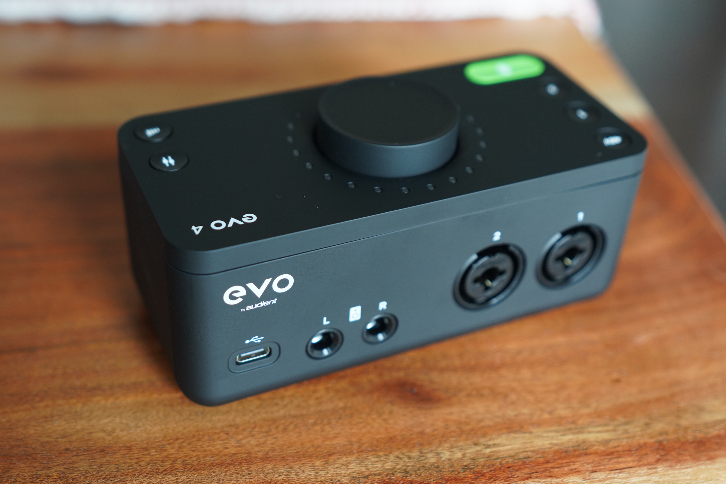 Audient's EVO 4 is a sleek, modern USB audio interface with useful smart  features | TechCrunch