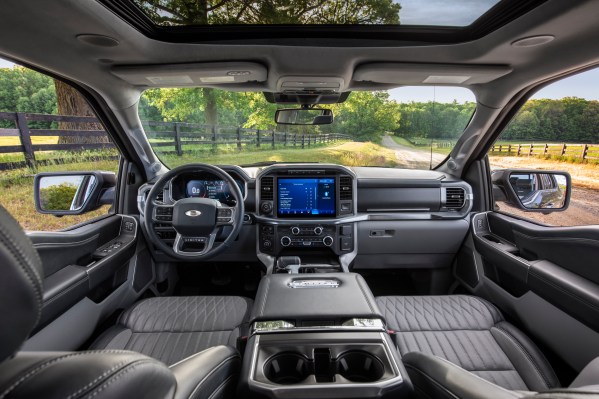 Ford hires Apple executive who led its secret car project – TechCrunch