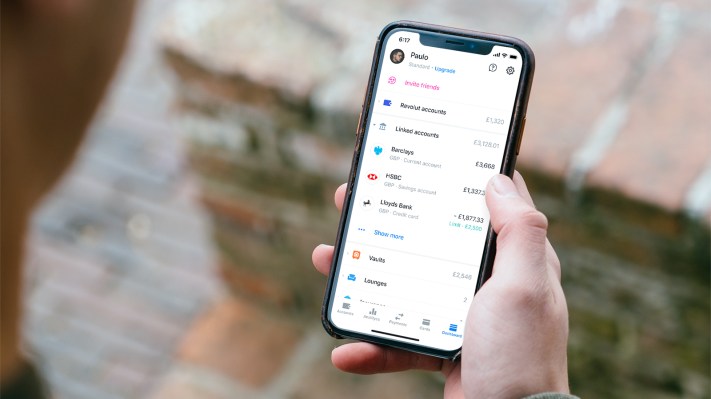 Revolut expands bank account aggregation to Ireland