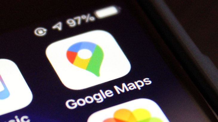 google maps takes on facebook with