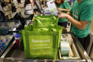 Instacart’s latest feature lets you order from two retailers with one delivery fee Image