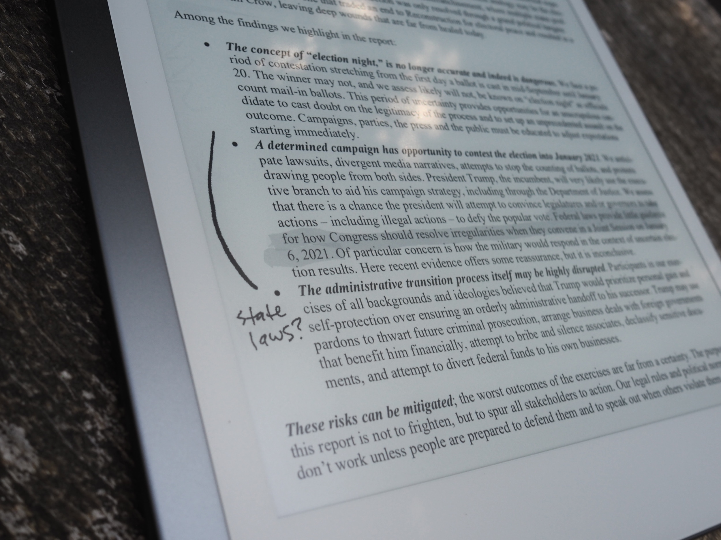   Un PDF anotado en la notable tableta. 