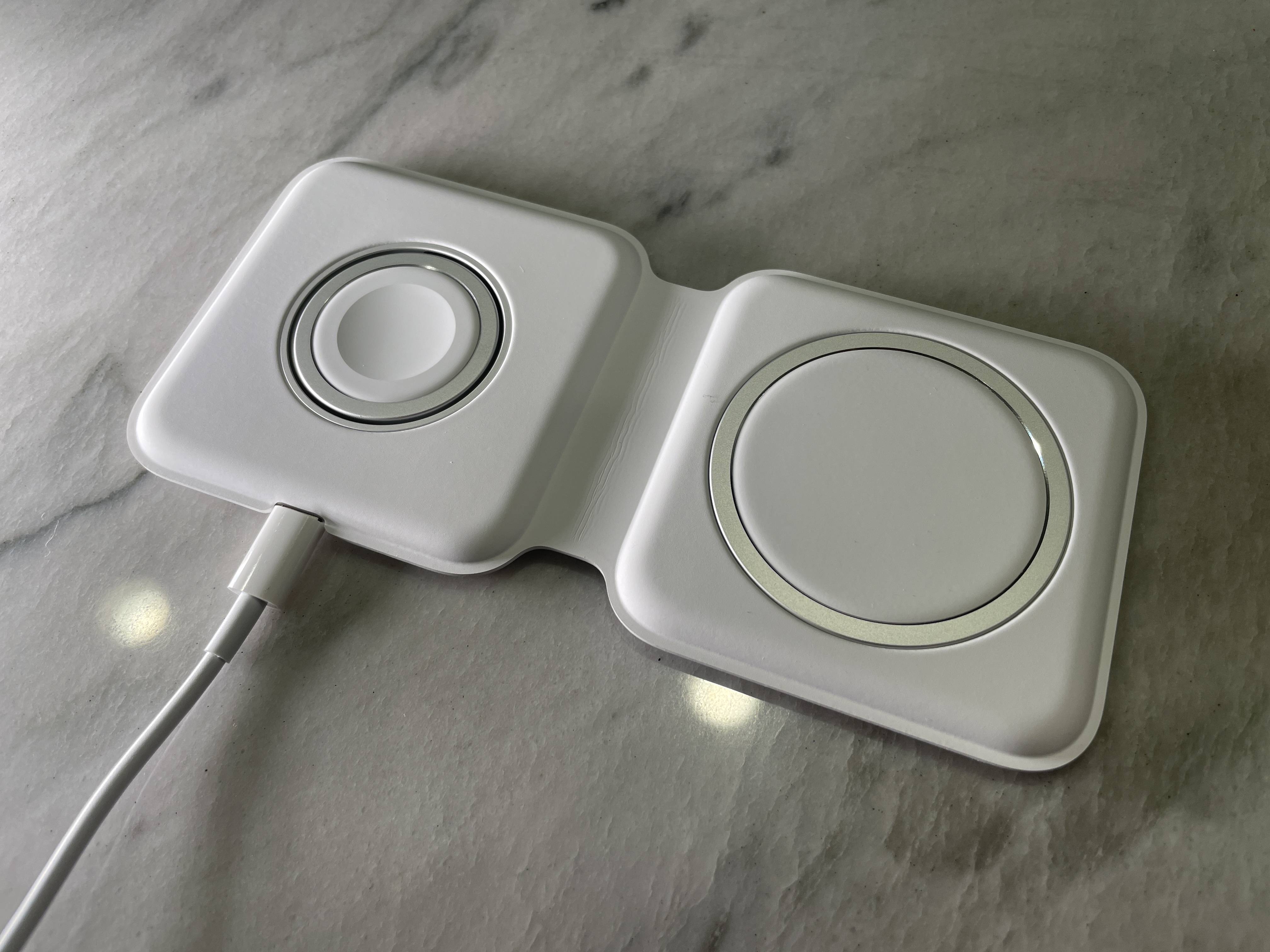 Unleashing the Power of Convenience: The Apple MagSafe Duo Charger