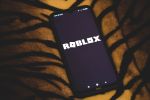 BRAZIL - 2021/03/24: In this photo illustration a Roblox logo seen displayed on a smartphone. (Photo Illustration by Rafael Henrique/SOPA Images/LightRocket via Getty Images)