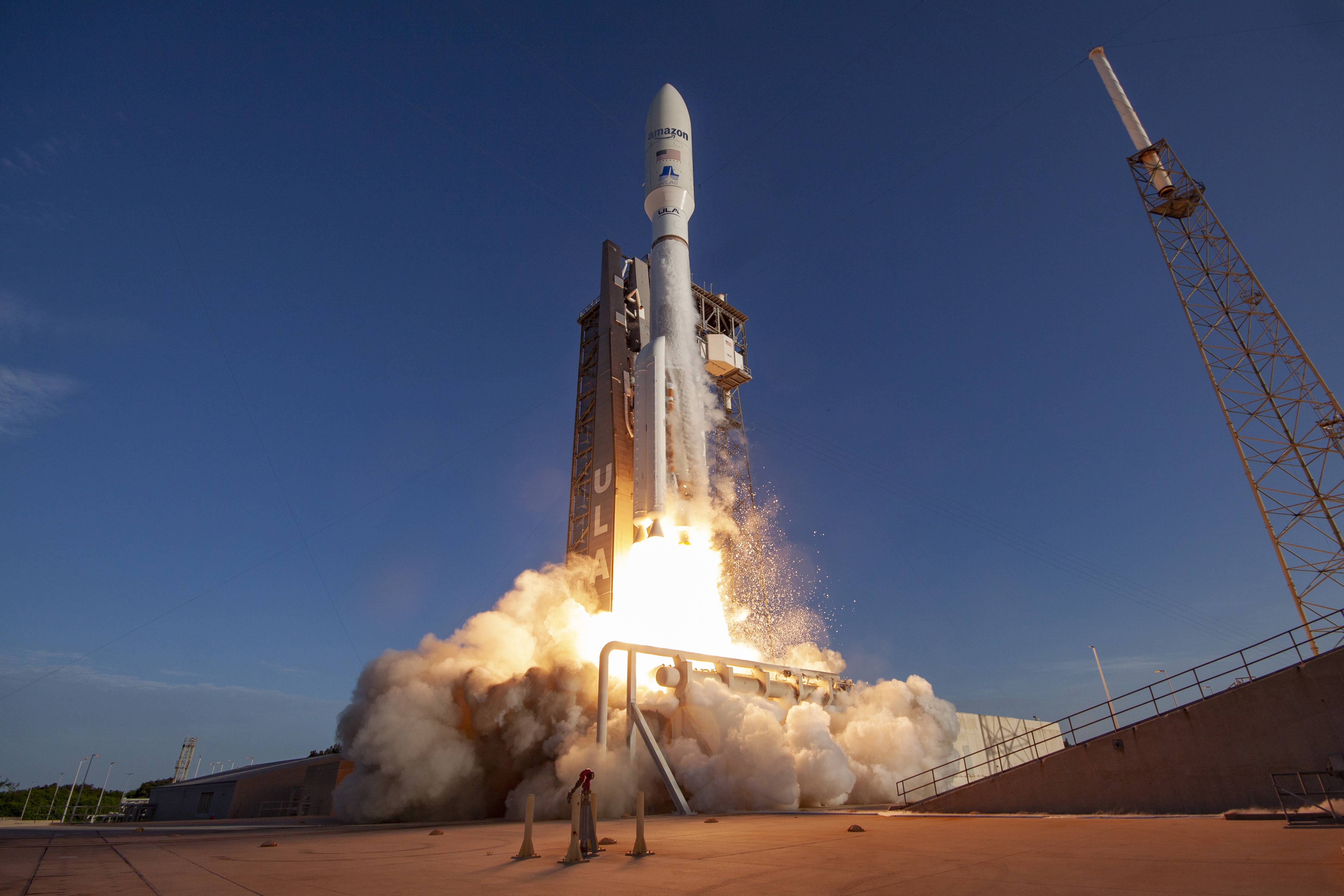 Pencitraan merek Amazon pada roket ULA Atlas V