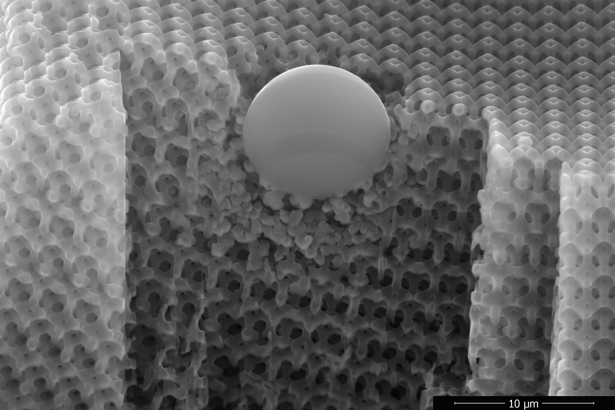 Close-up of silicon oxide 'bullet' embedded in the carbon material
