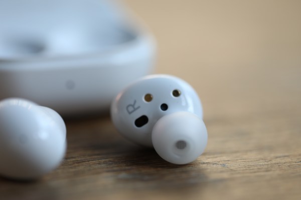 Samsung Galaxy Buds 2 review: Getting out of their own way ' TechCrunch