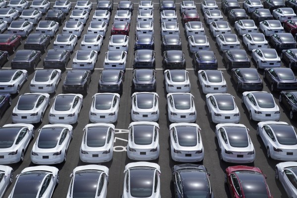 Tesla recalls 11,704 vehicles after identifying Full Self-Driving Beta software ..