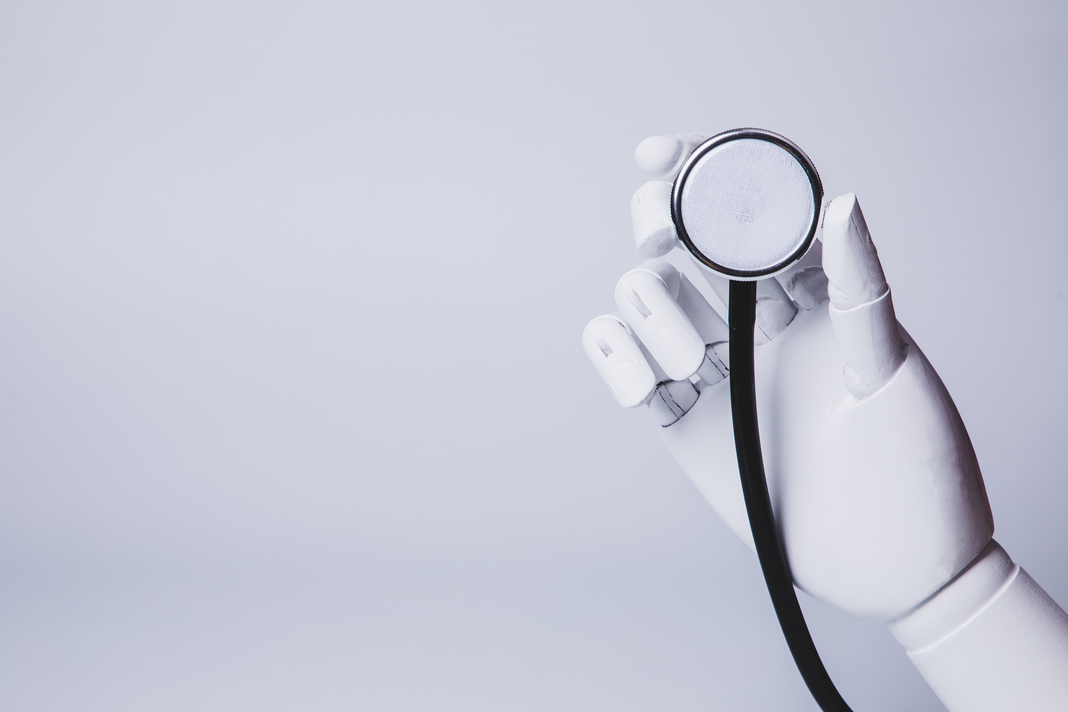 گوشی روباتیک که گوشی پزشکی را نگه می دارد